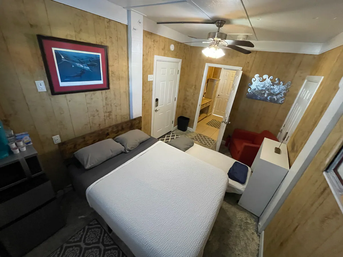 Spacious suite w. queen and twin bedding