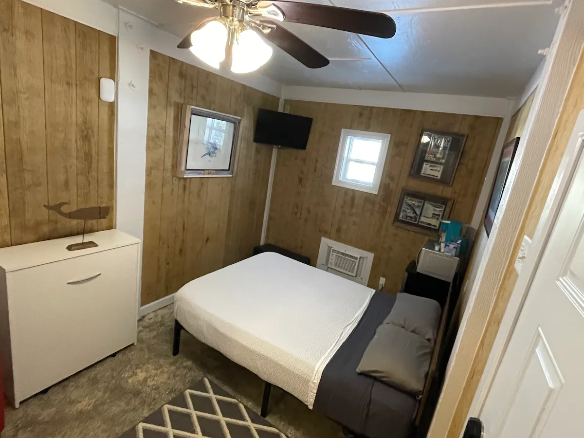 Spacious suite w. queen and twin bedding